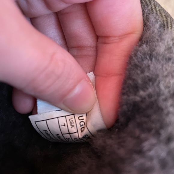 gray uggs - Picture 3 of 3